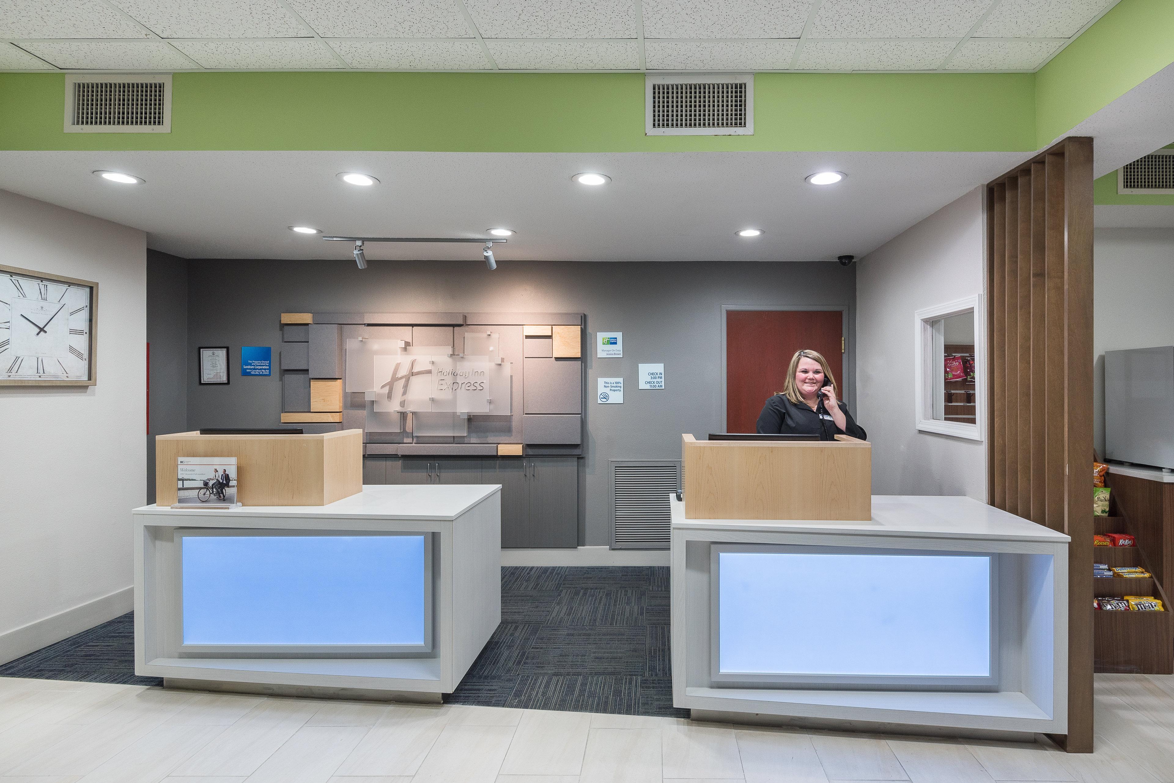 Holiday Inn Express Hillsville By Ihg Exterior photo