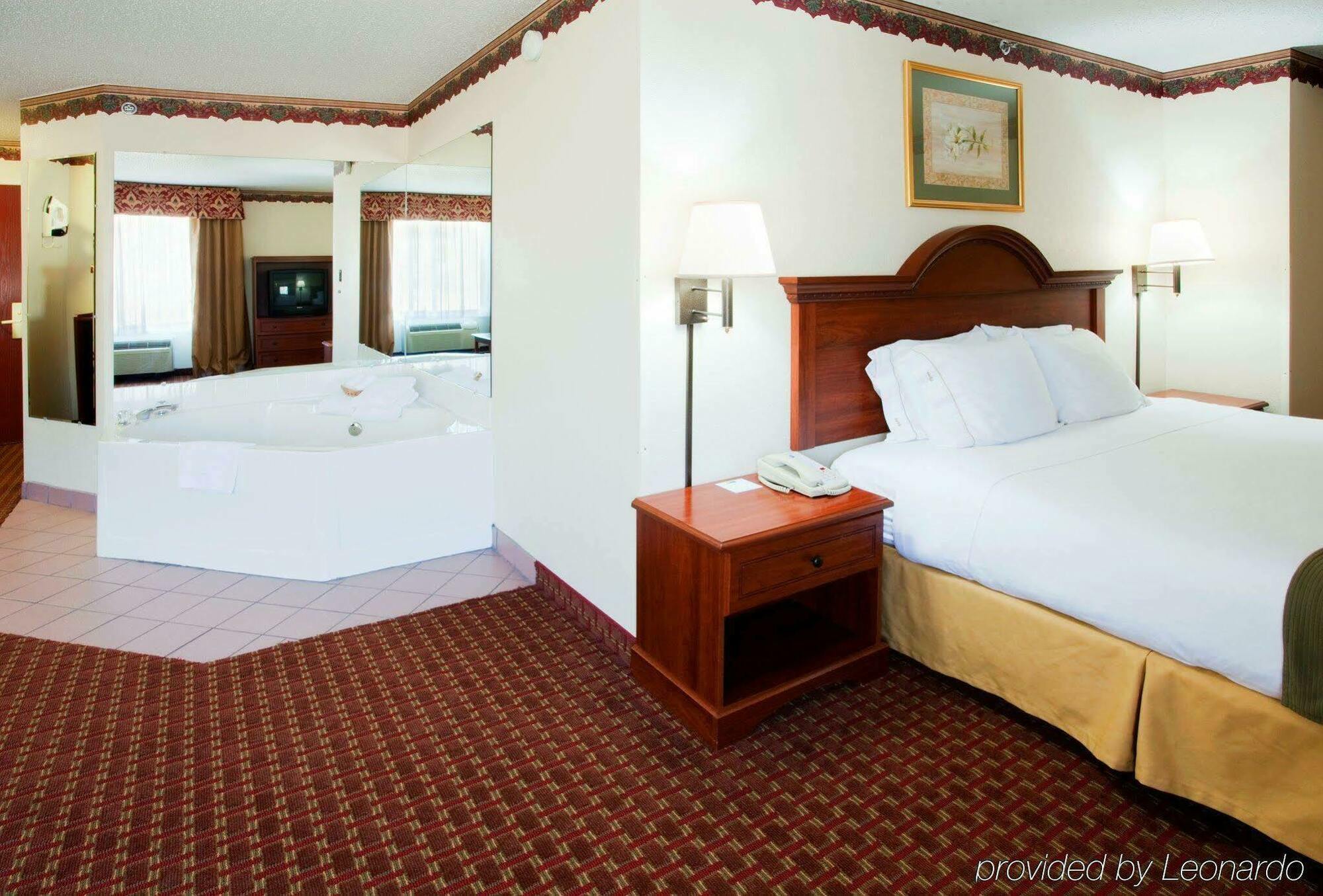 Holiday Inn Express Hillsville By Ihg Exterior photo