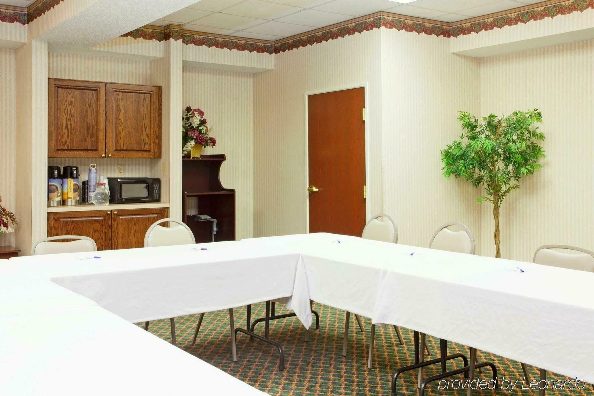 Holiday Inn Express Hillsville By Ihg Exterior photo